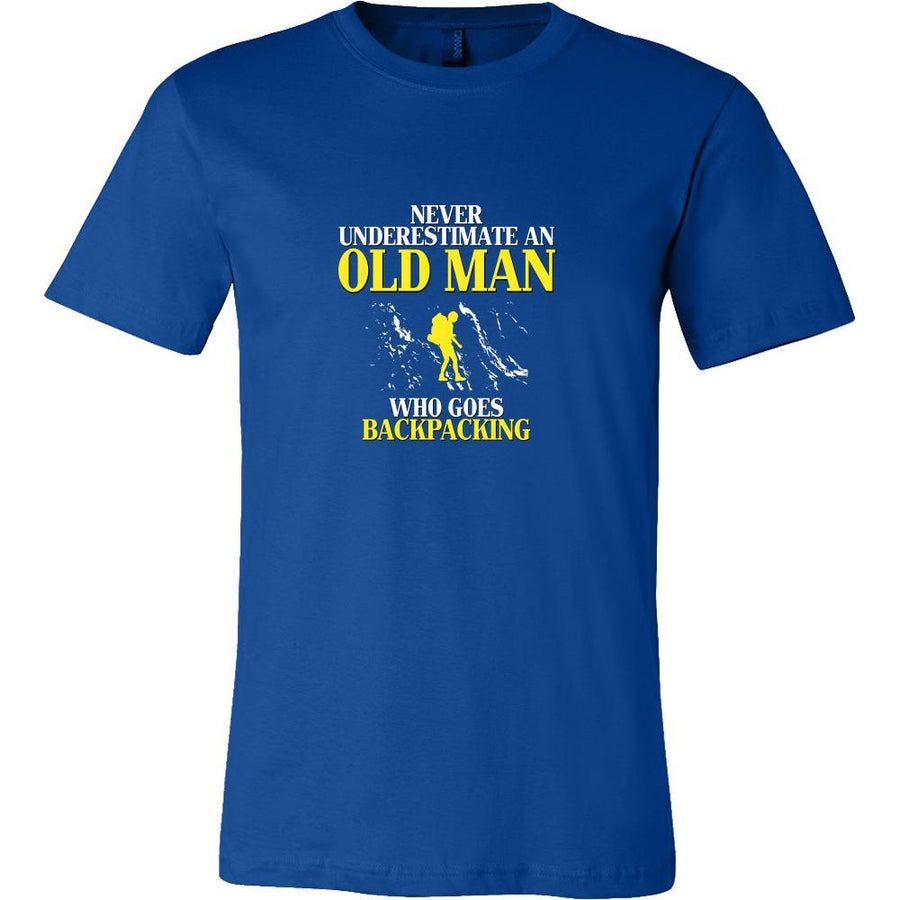 Backpacking Shirt - Never underestimate an old man who goes backpacking Grandfather Hobby Gift