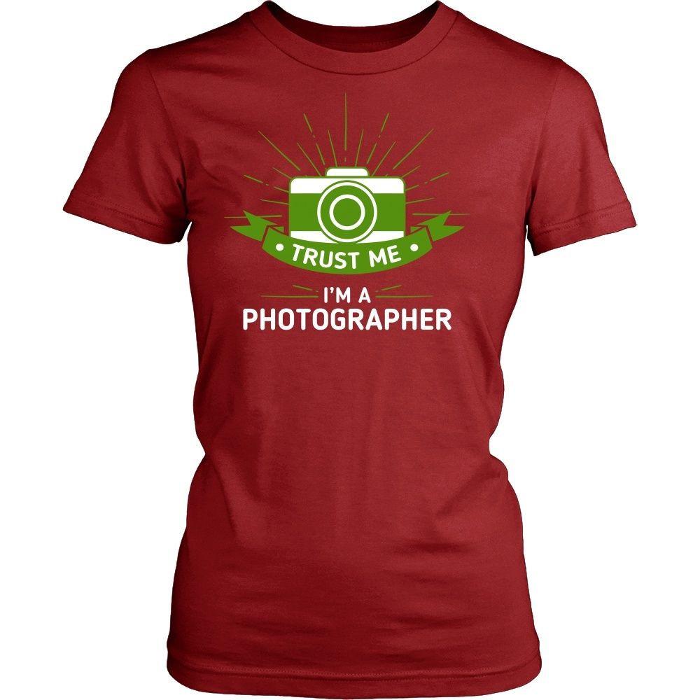 Photography T Shirt - Trust Me I'm A Photographer-T-shirt-Teelime | shirts-hoodies-mugs